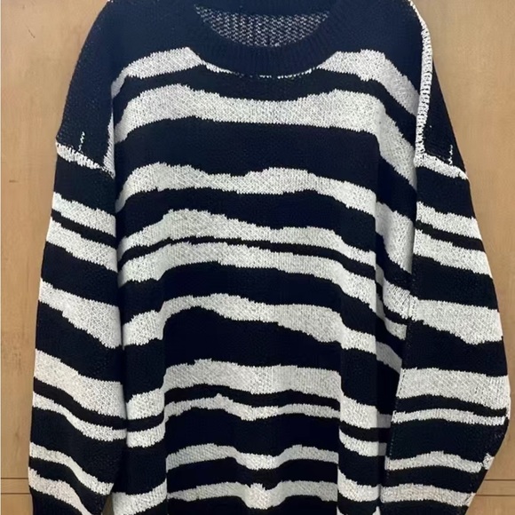 Zebra sweater - Picture 1 of 3